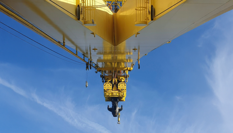 What are the Top 5 World’s Biggest Strongest Crane?