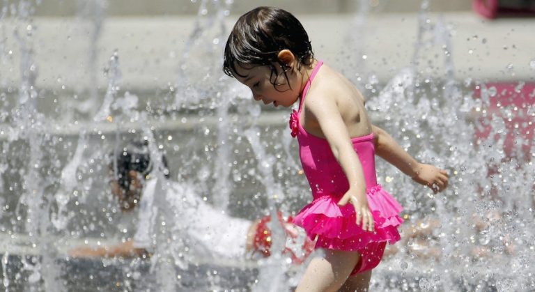 Australia Heat Wave Prompts Heatstroke Warnings: Emergency Services On Alert