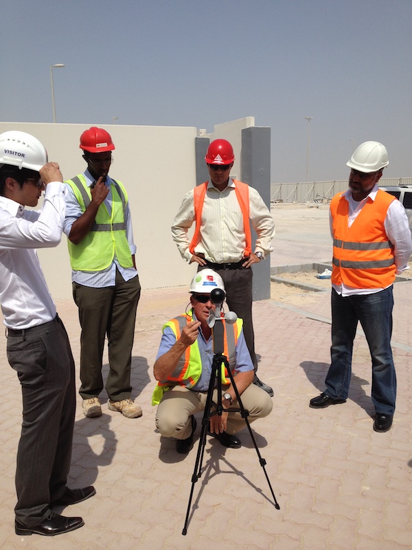 Monitoring the heat stress index using the TWL-1S at the worksite.