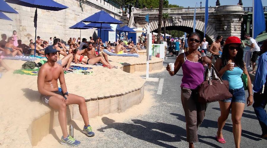 People coping with heatwave in Central and Eastern Europe