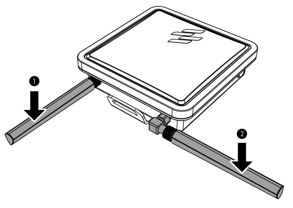 Install another 5 GHz omnidirectional antenna on the 90° angle antenna transmitter which is pre-installed on the N-type port of StreamLink.