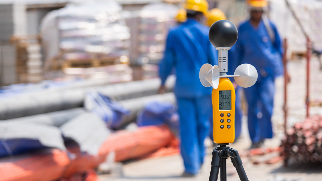 heat-stress-meter-at-a-construction-worksite-in-the-UAE