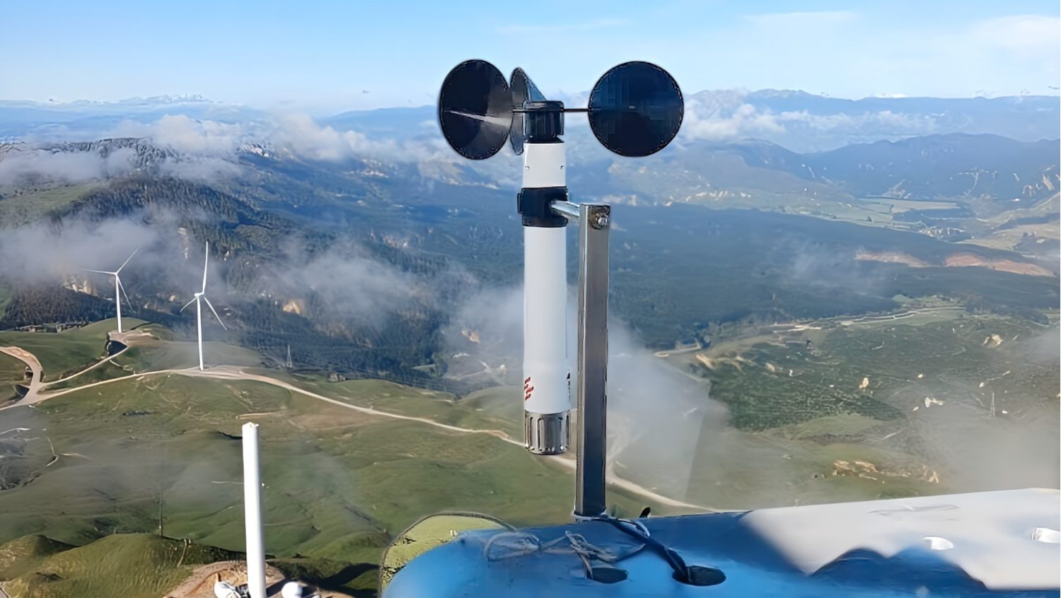 wireless-anemometer-at-wind-farm