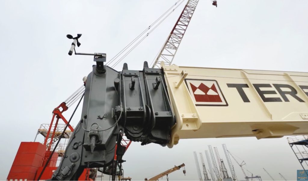 wireless-wireless-anemometer-usage-at-crane